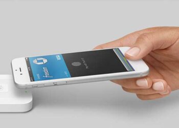 Apple Pay hold near reader