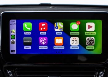 How to fix CarPlay not working on iPhone 13?