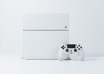 PS4 white light