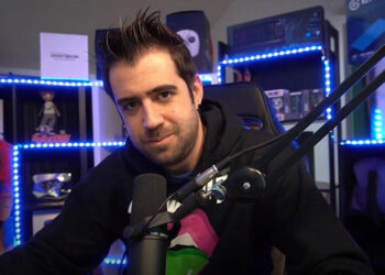 How many followers does AuronPlay have on Twitch?